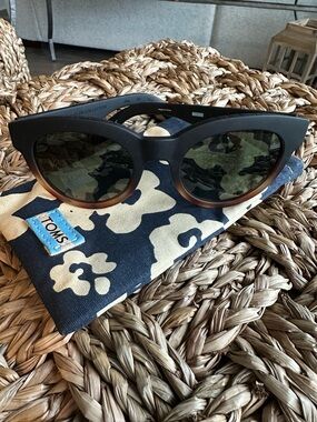 NEW Toms Matte Black Tortoise FLORENTIN sunglasses 🕶️